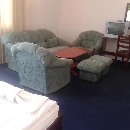 Hotel семеен елена палас 2*