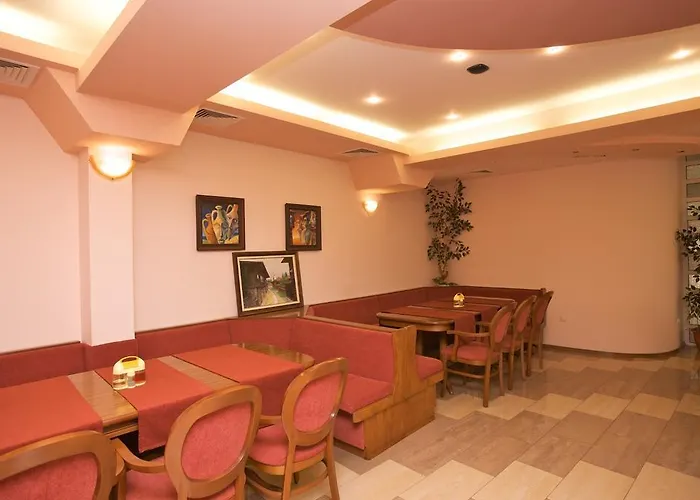 Ξενοδοχείο семеен елена палас 2*