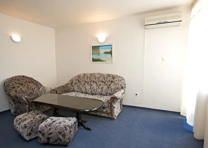 семеен елена палас Ξενοδοχείο 2*