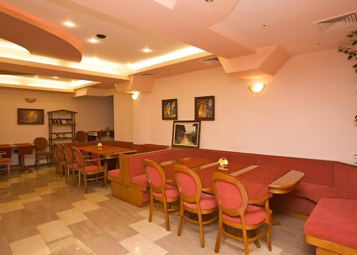 семеен елена палас 2* Νεσέμπαρ