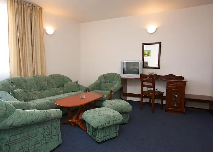 семеен елена палас 2* Νεσέμπαρ