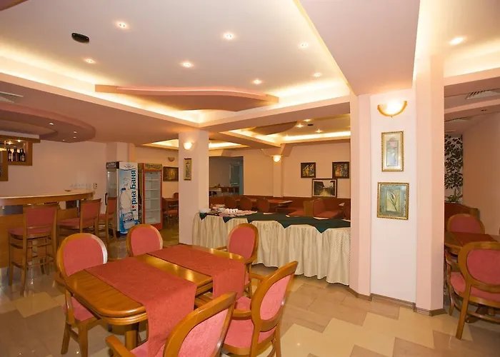 семеен елена палас 2* Νεσέμπαρ