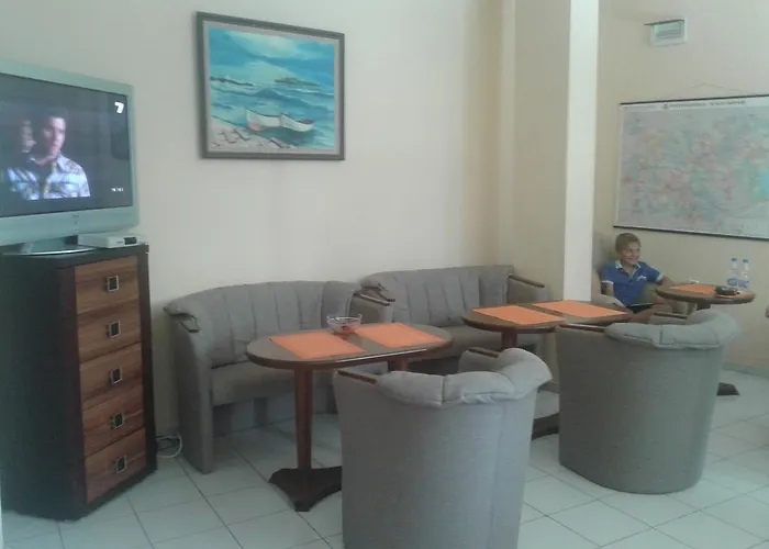 семеен елена палас Νεσέμπαρ