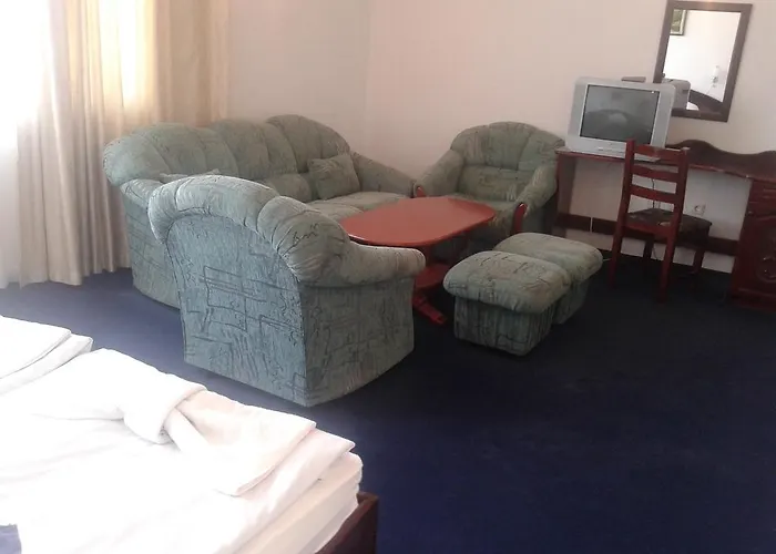 Hotel семеен елена палас 2*