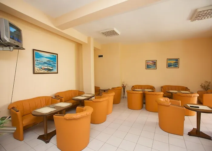 Hotel семеен елена палас